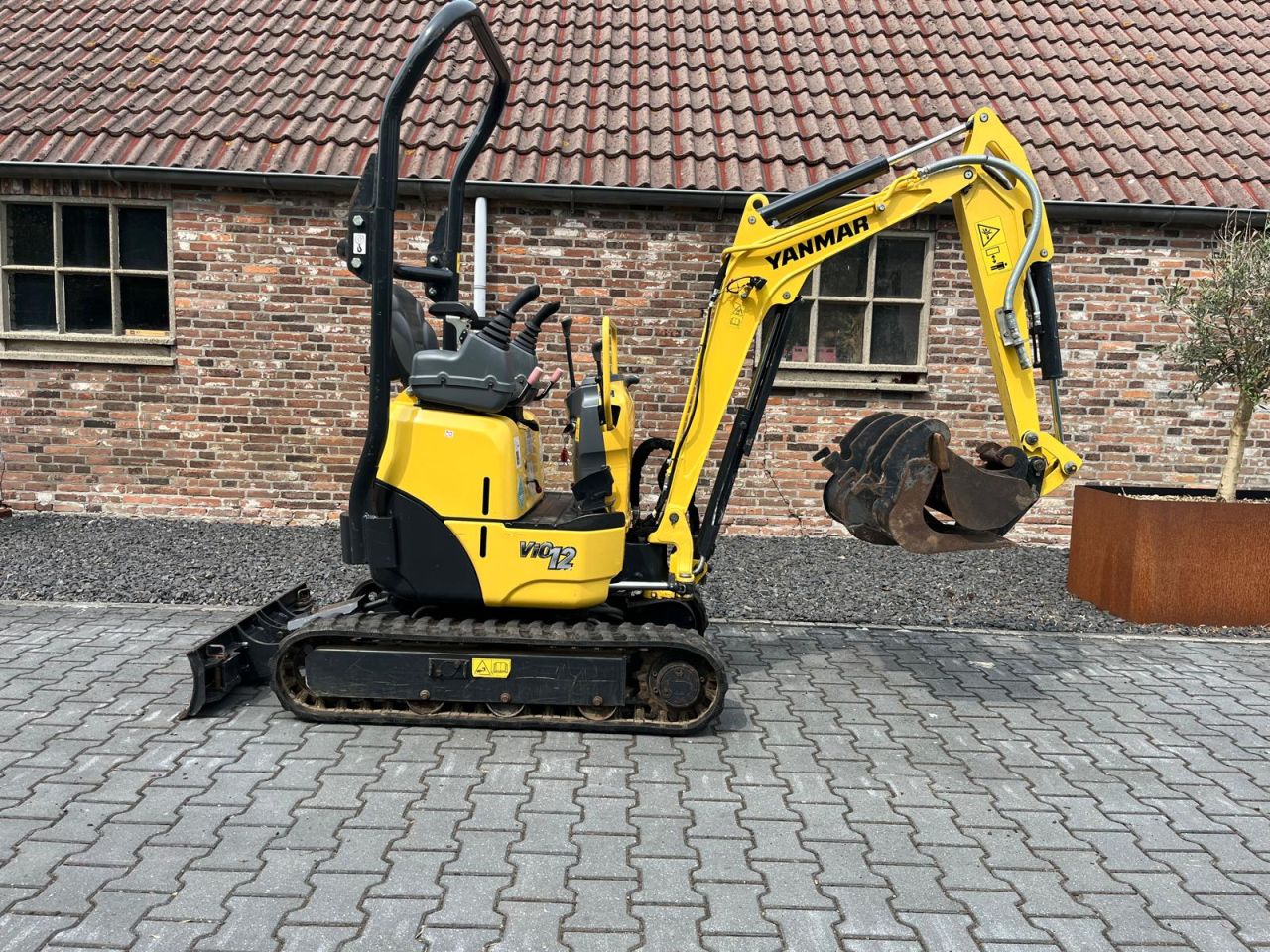 Yanmar Vio 12-2 met 590 uur!!