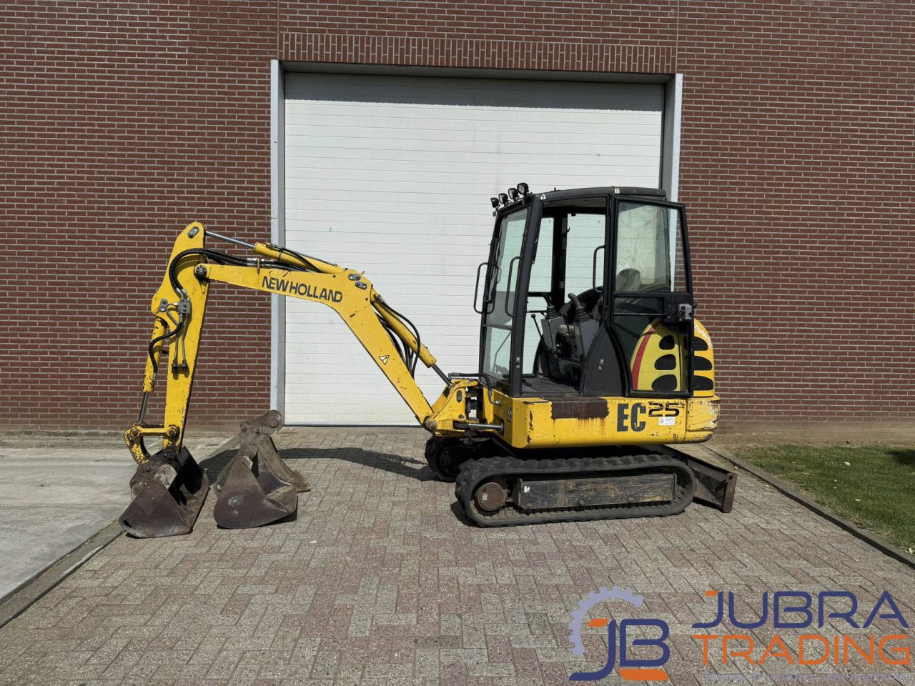 New Holland EC25 Minigraver | 2003 | 2048U | Dichte Cabine
