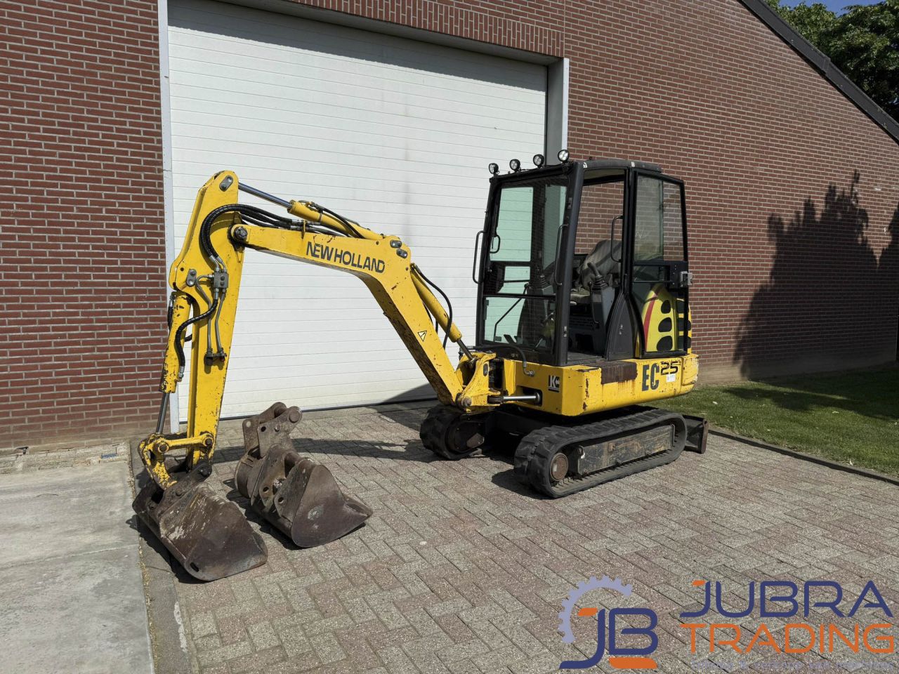New Holland EC25 Minigraver | 2003 | 2048U | Dichte Cabine