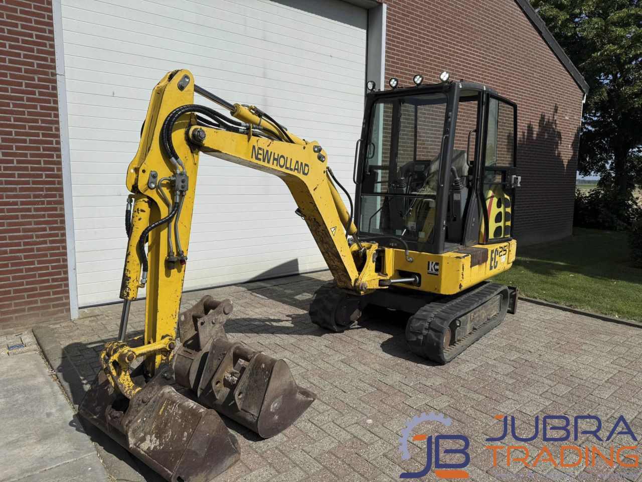 New Holland EC25 Minigraver | 2003 | 2048U | Dichte Cabine