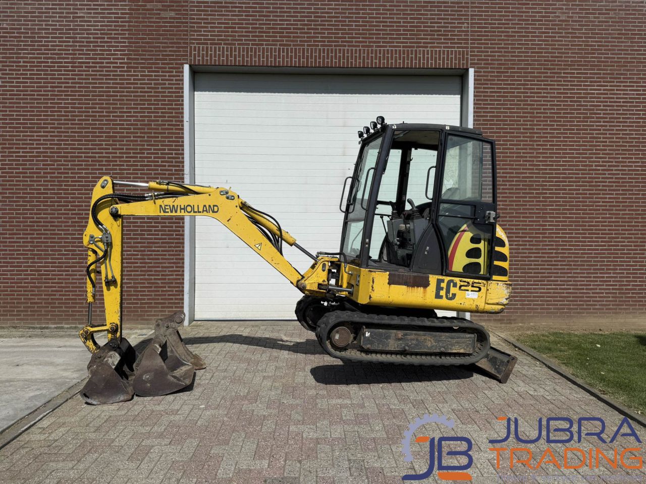 New Holland EC25 Minigraver | 2003 | 2048U | Dichte Cabine