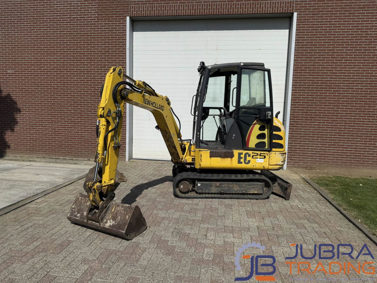 New Holland EC25 Minigraver | 2003 | 2048U | Dichte Cabine