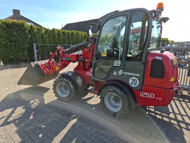 Weidemann 1250 minishovel