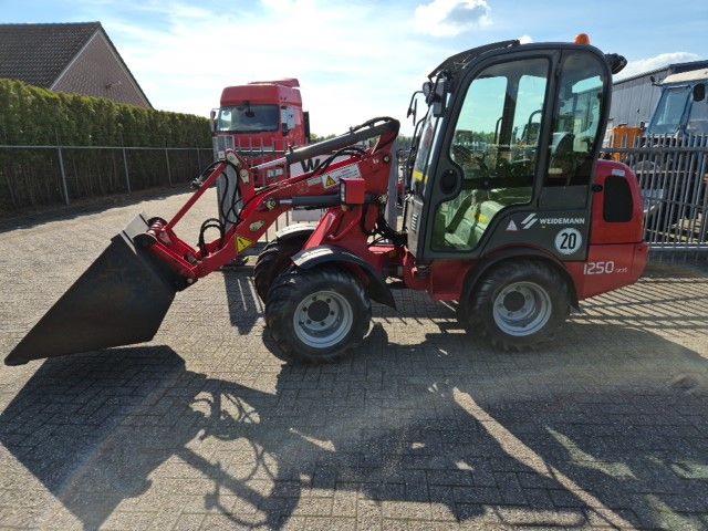 Weidemann 1250 minishovel