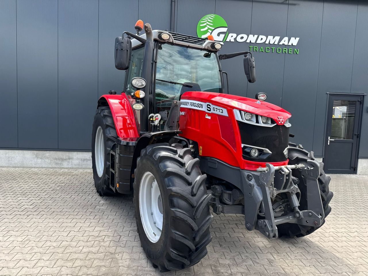 Massey Ferguson 6713S