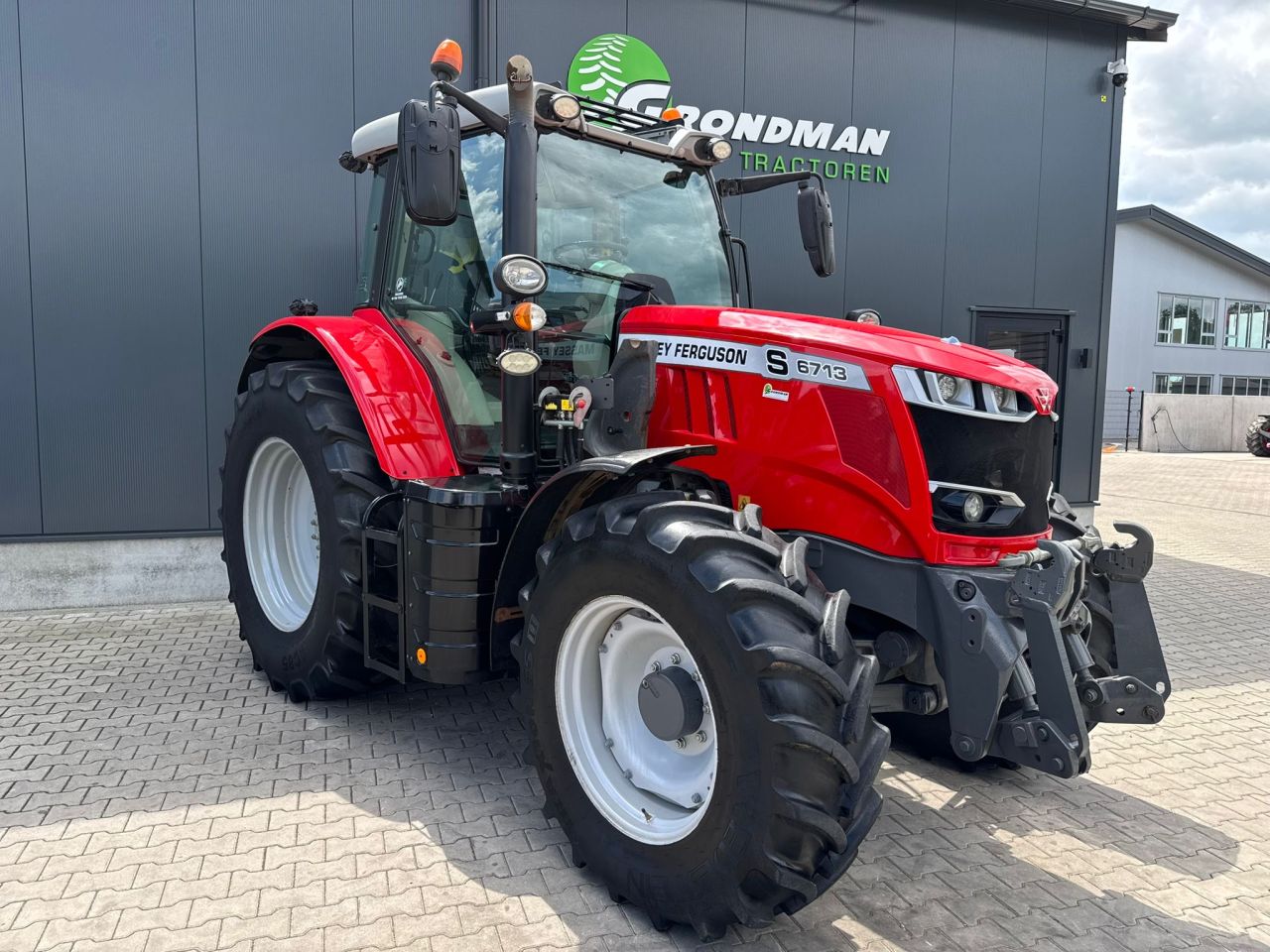 Massey Ferguson 6713S