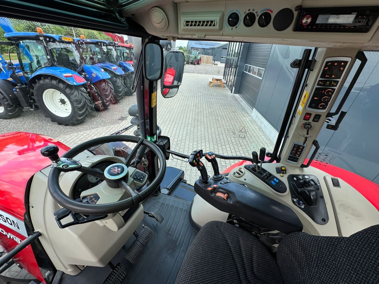 Massey Ferguson 6713S