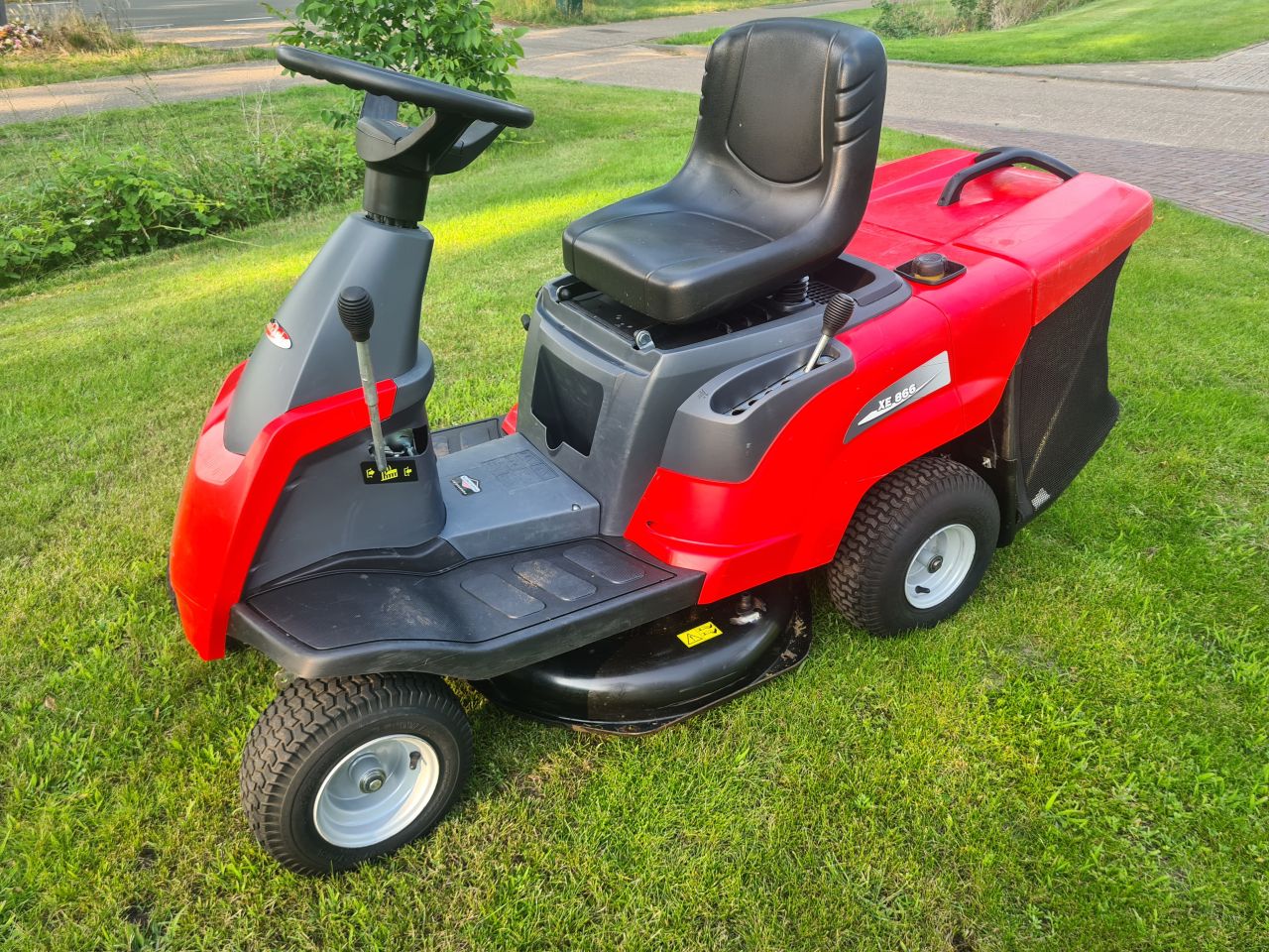 Castel garden XE 866 zitmaaier met opvangbak.