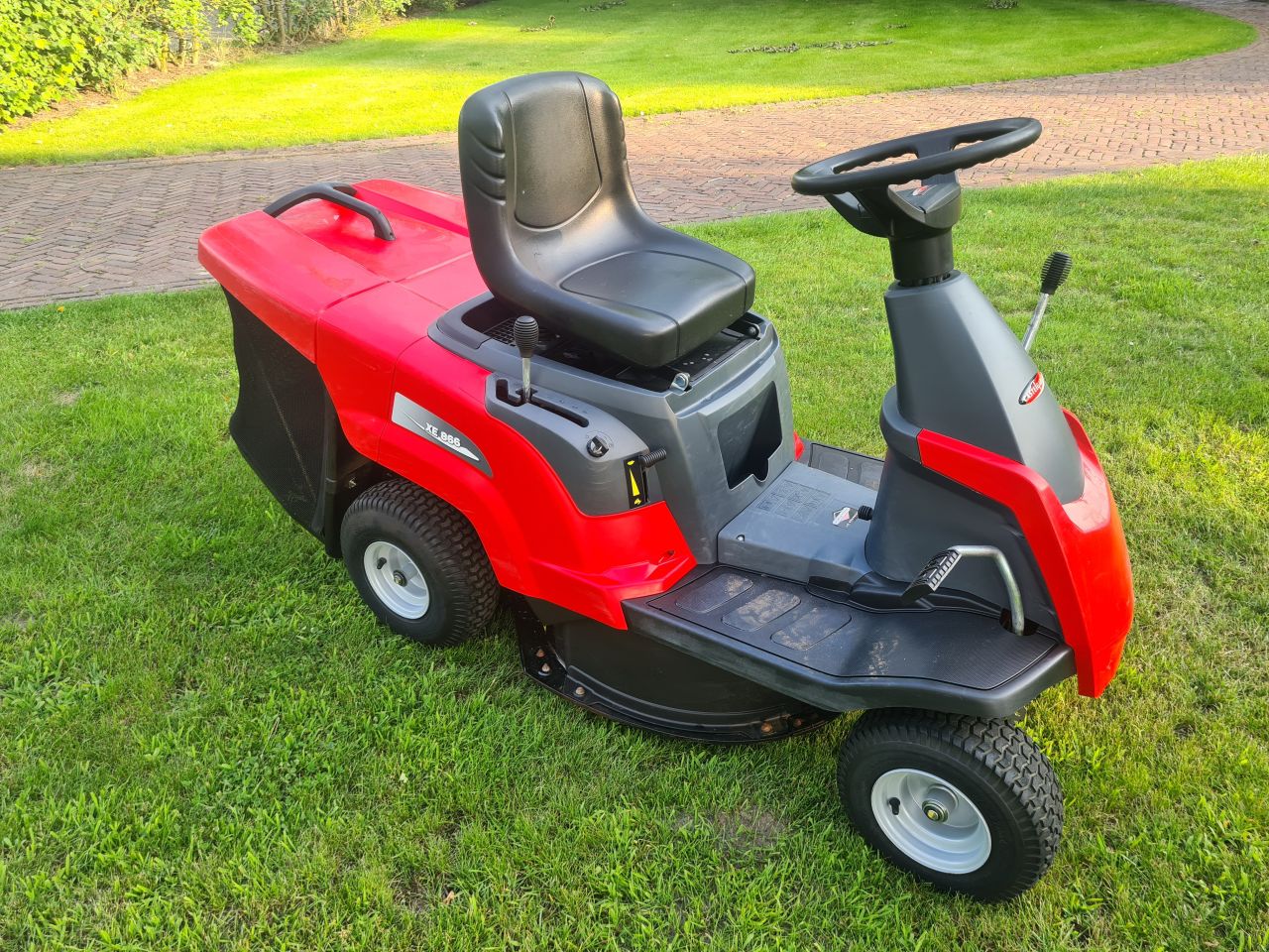 Castel garden XE 866 zitmaaier met opvangbak.