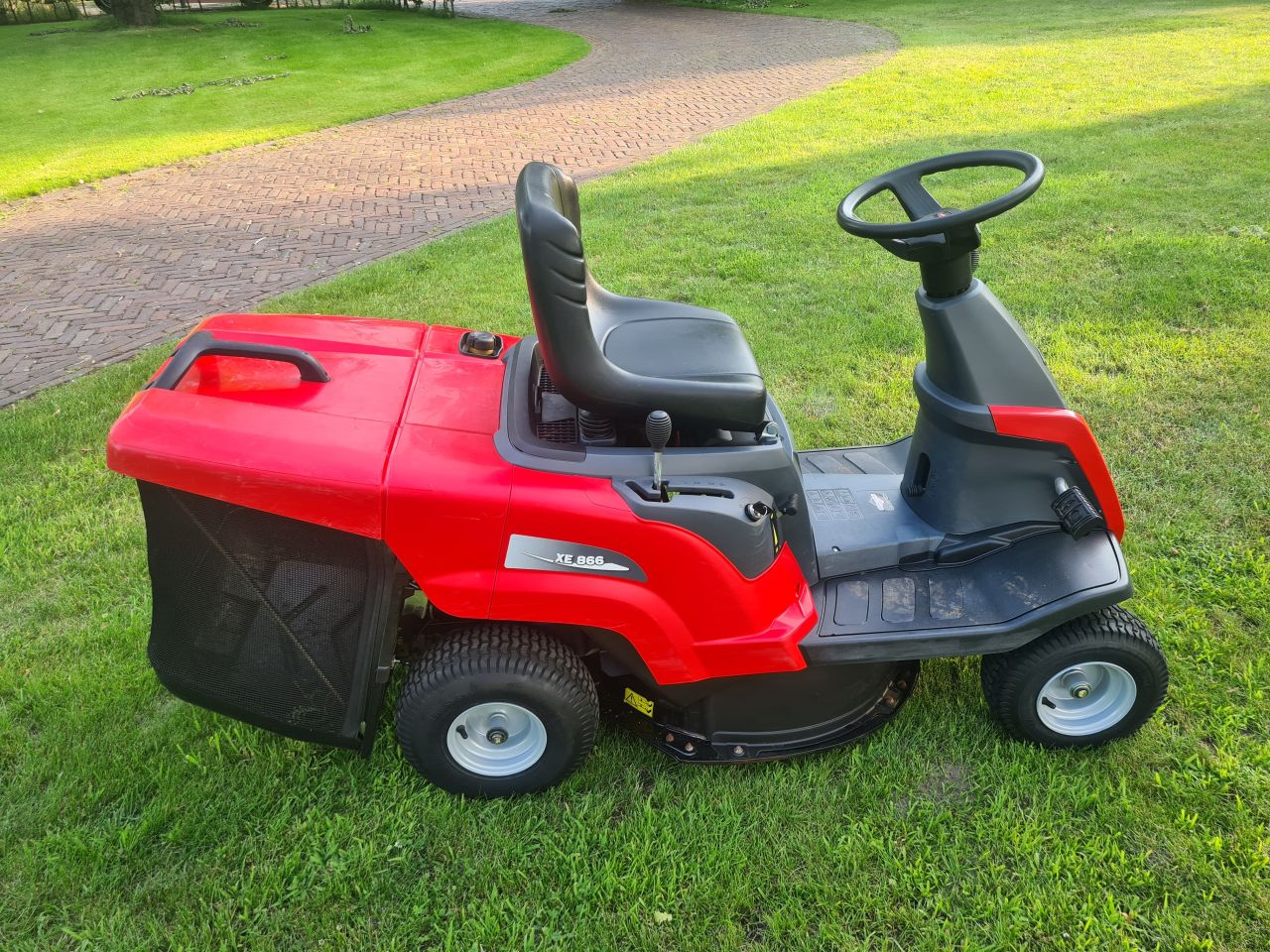 Castel garden XE 866 zitmaaier met opvangbak.