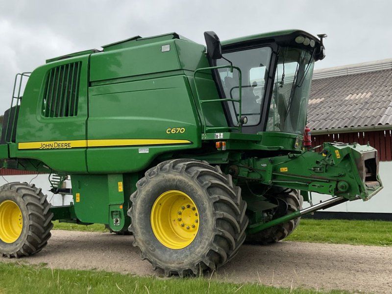 John Deere C670