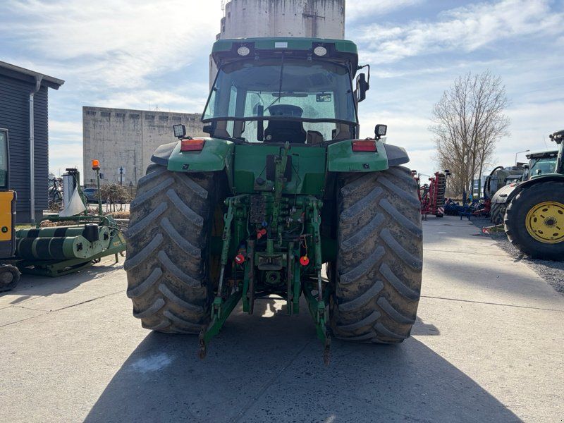 John Deere 8300