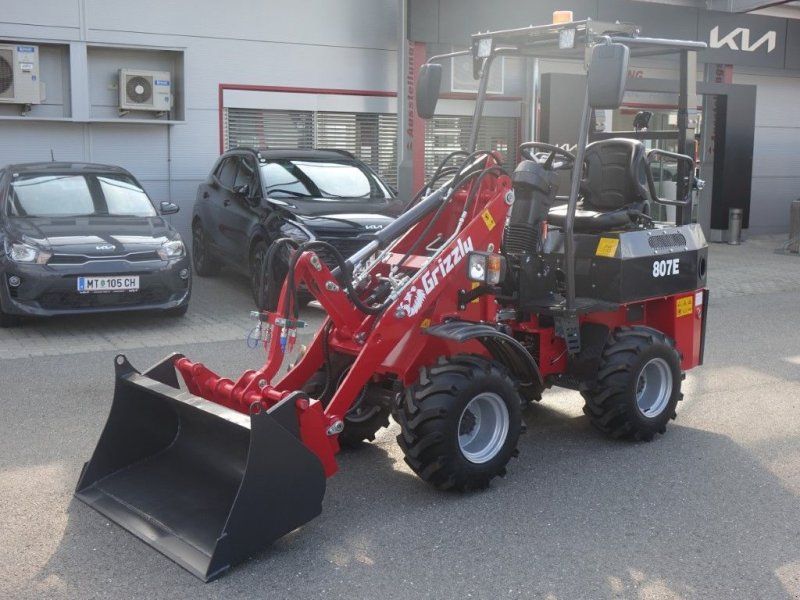 Grizzly 807 Allrad elektro Hoflader offene Kabin