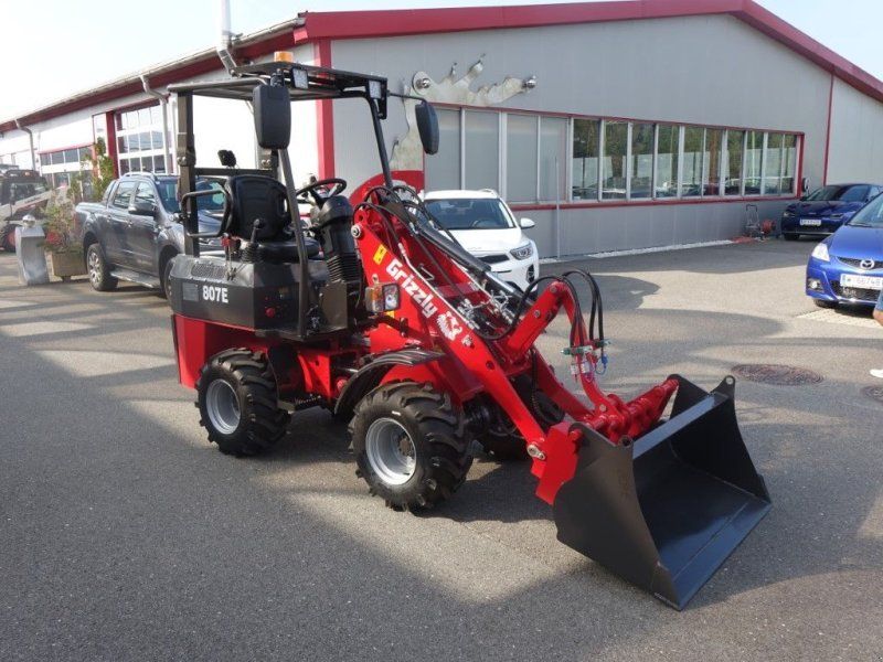 Grizzly 807 Allrad elektro Hoflader offene Kabin