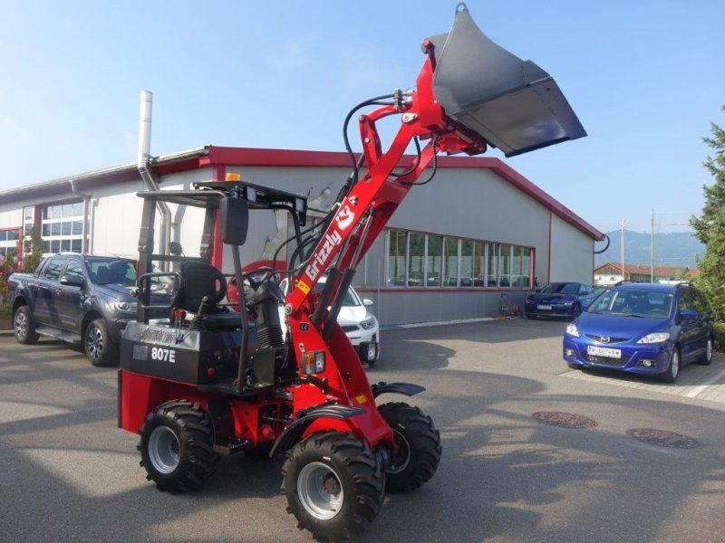 Grizzly 807 Allrad elektro Hoflader offene Kabin