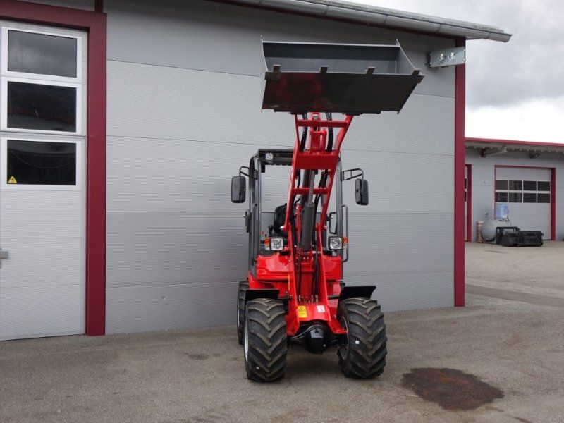 Grizzly 810 Elektro Hoflader mit Allrad offene Kabine