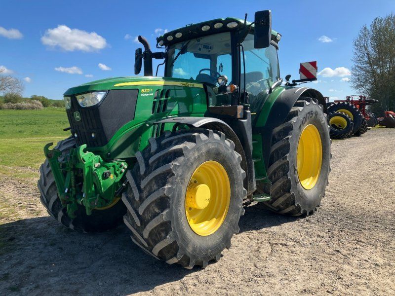 John Deere 6215R