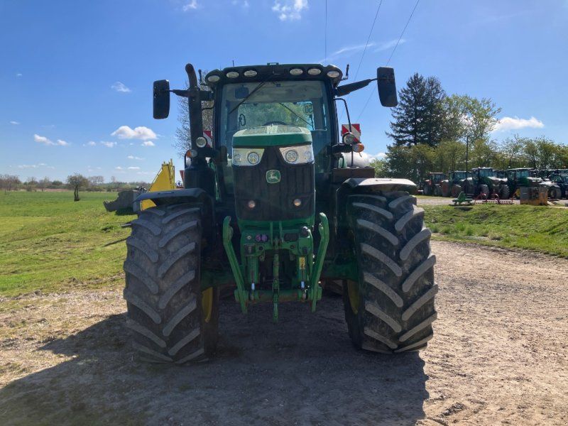 John Deere 6215R