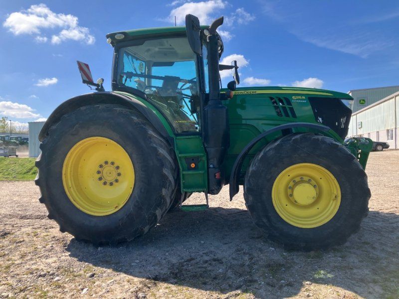 John Deere 6215R