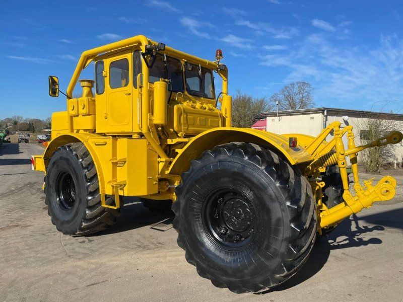 Kirovets K700A V8