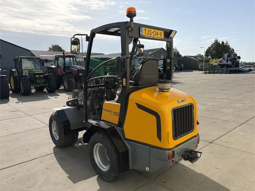 GiANT V452T X-TRA HD