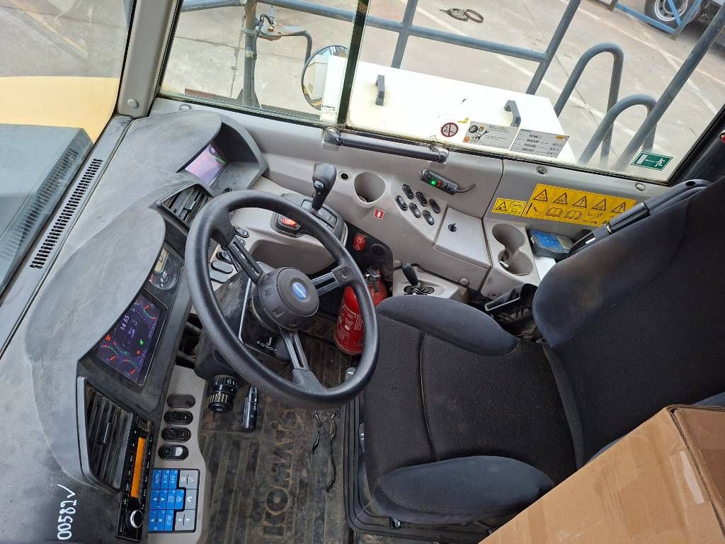 Komatsu HM 300-3
