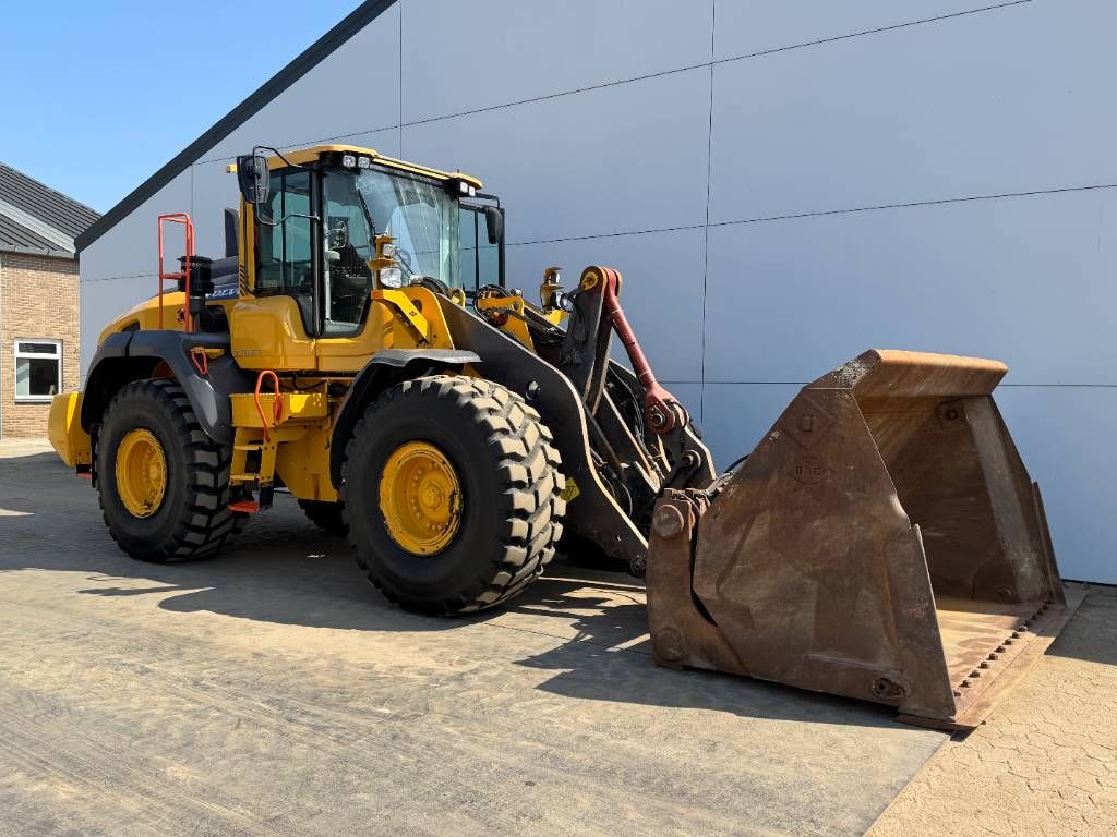 Volvo L110H - High-tip Bucket / Weight System