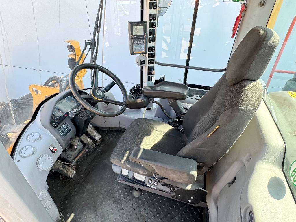 Volvo L110H - High-tip Bucket / Weight System
