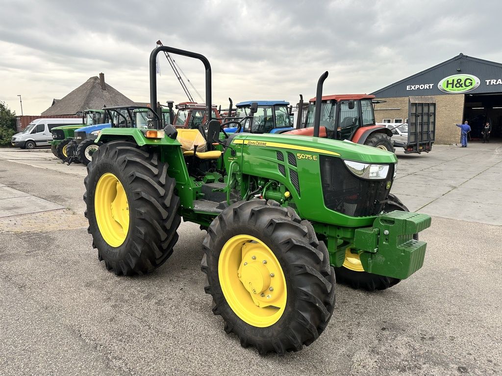 John Deere 5075E