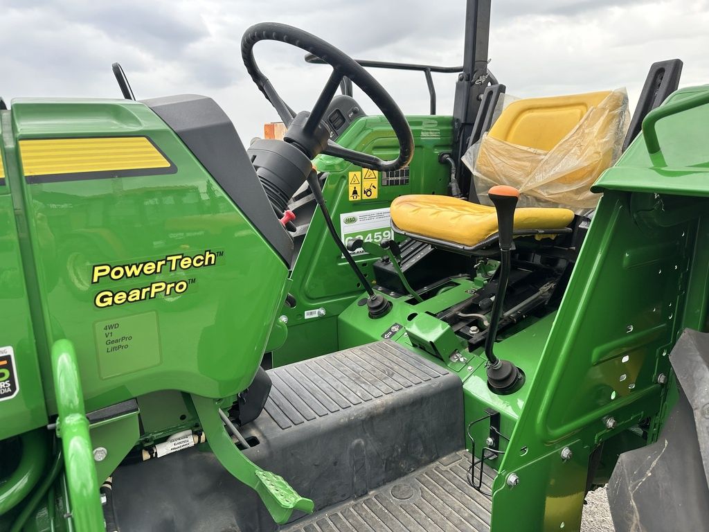 John Deere 5075E
