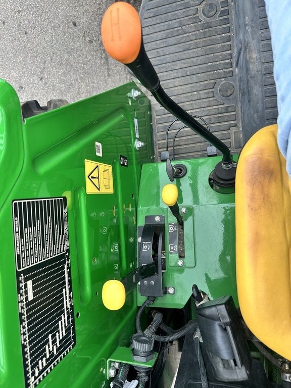 John Deere 5075E