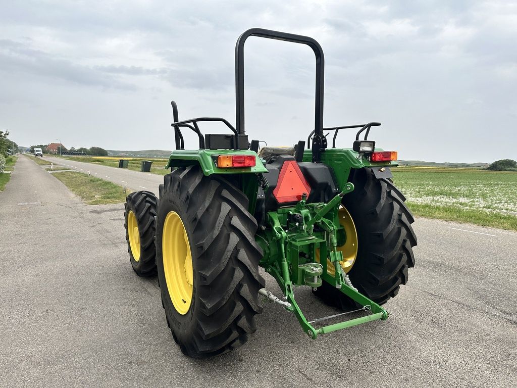 John Deere 5075E