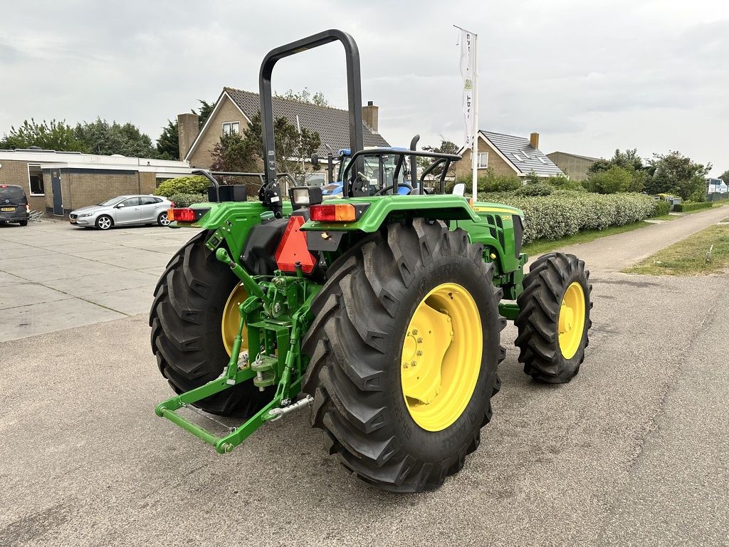 John Deere 5075E