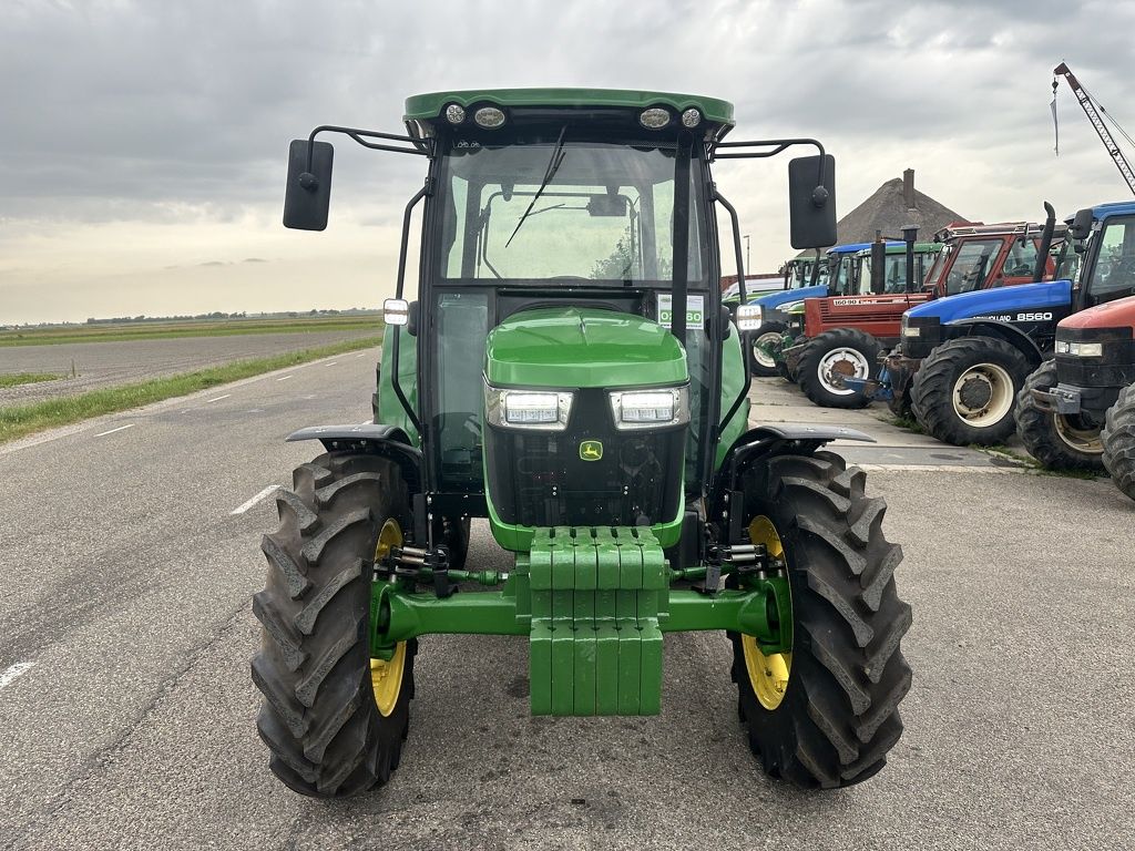 John Deere 5075E