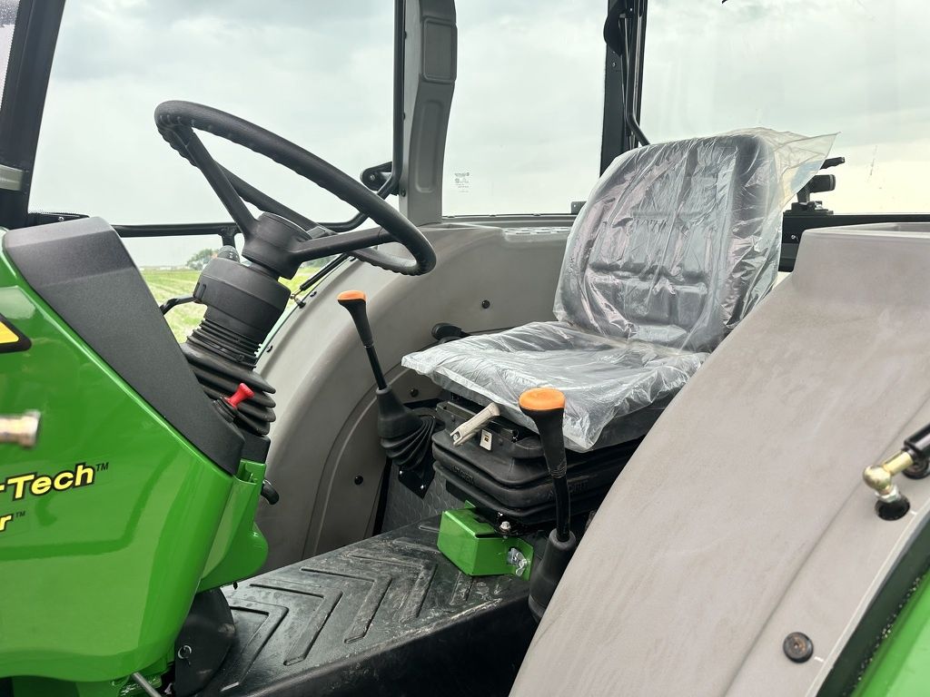 John Deere 5075E