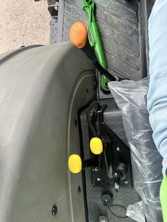 John Deere 5075E