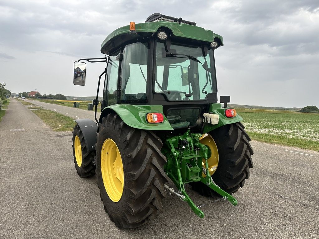 John Deere 5075E