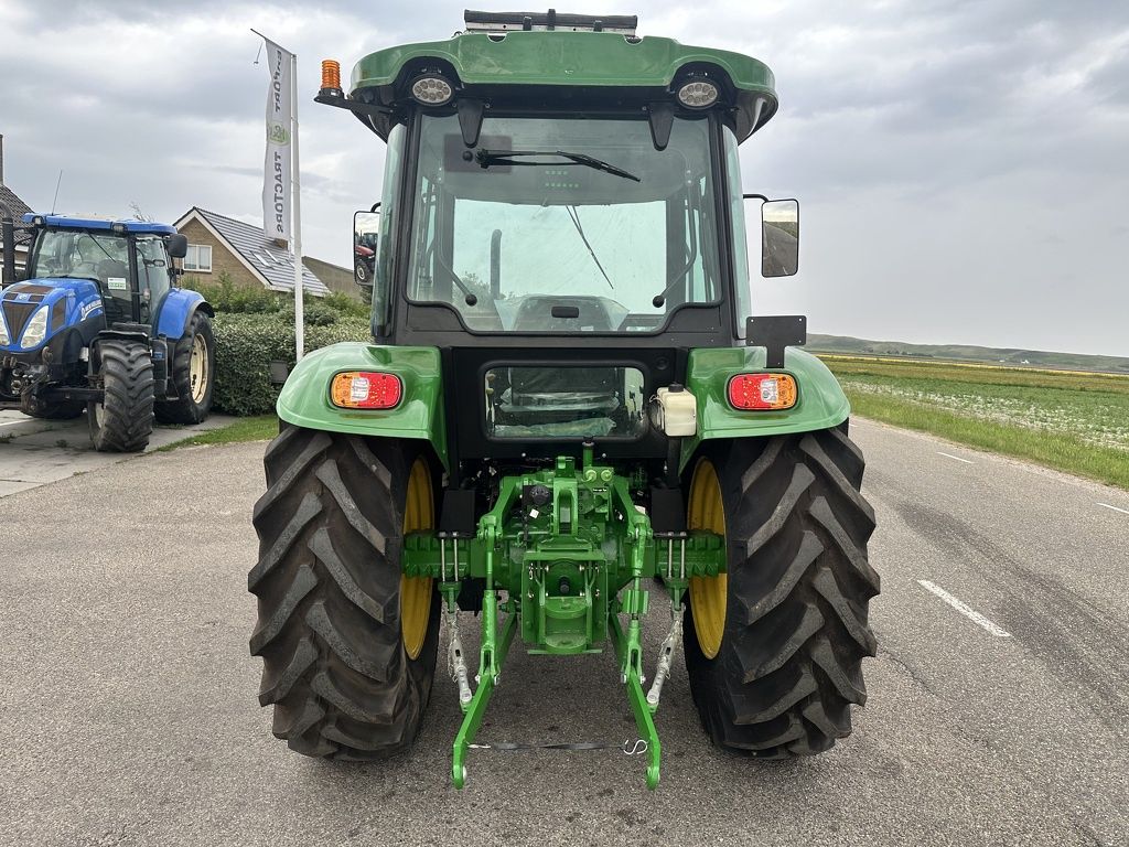 John Deere 5075E