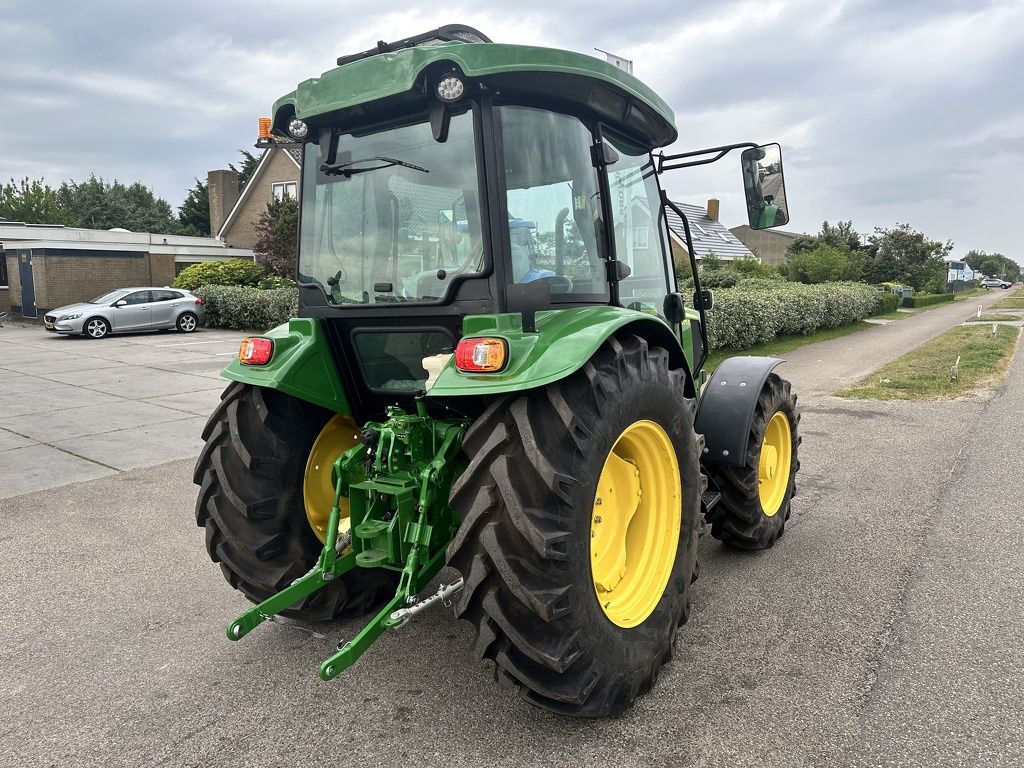 John Deere 5075E