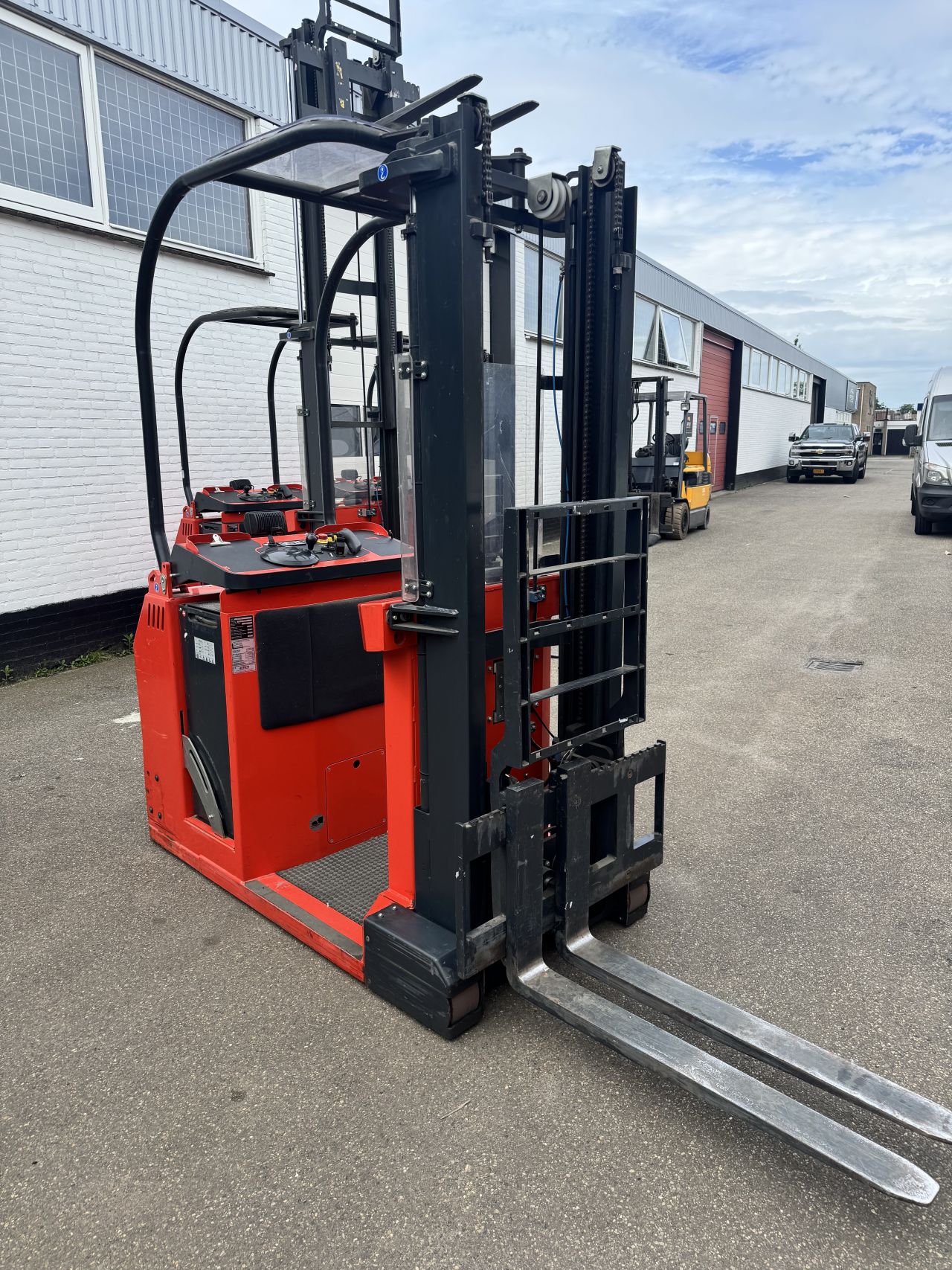 3-in -1 magazijntruck vrijdragend 1500kg 320cm (2019)