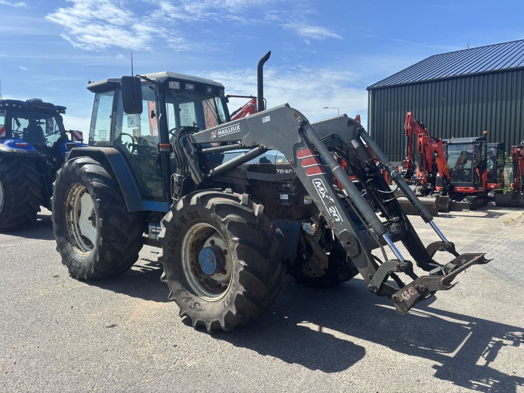 NEW HOLLAND 7840