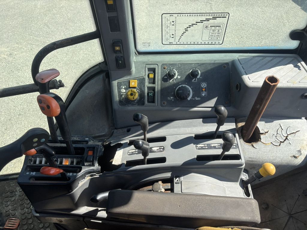 NEW HOLLAND 7840