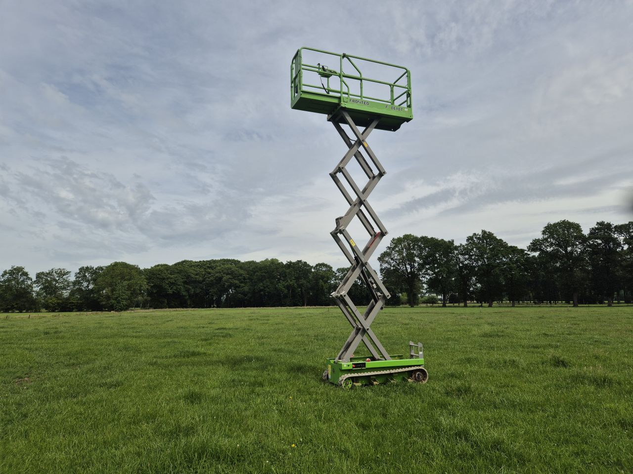 Fronteq FS0610T Schaar hoogwerker rups