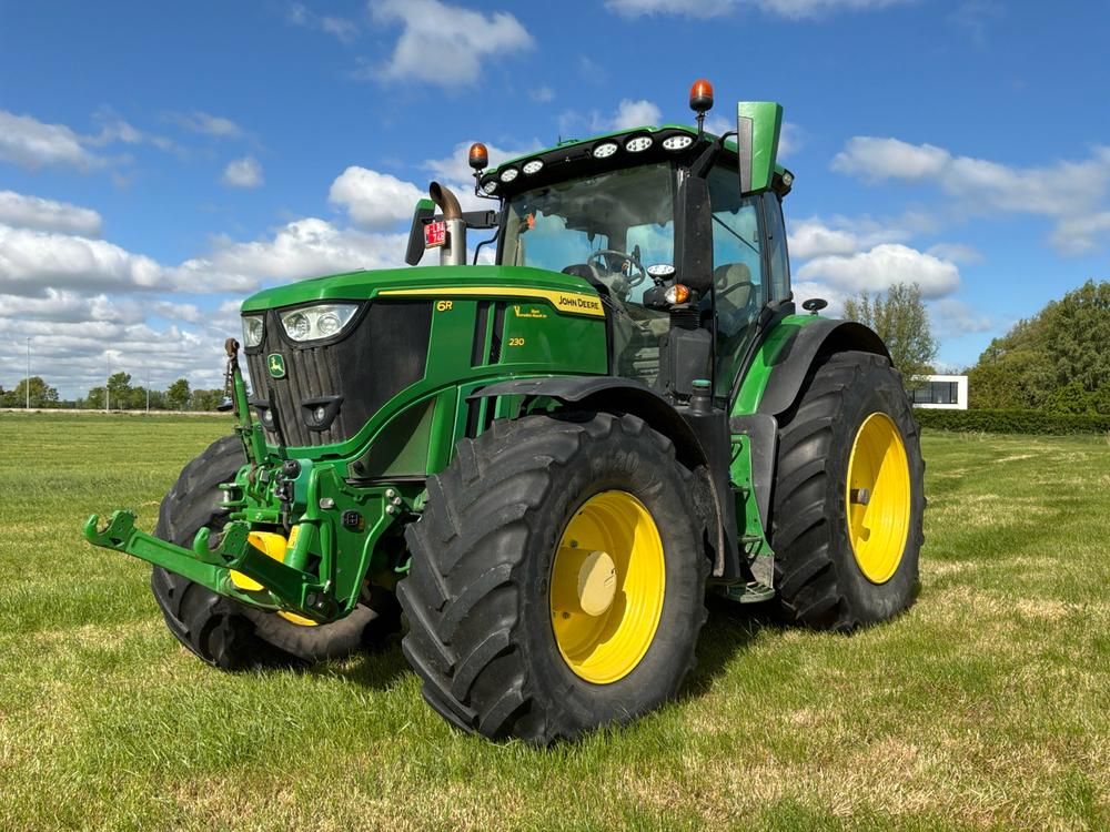 2022 John Deere 6R230 Ackerschlepper mit Allradantrieb