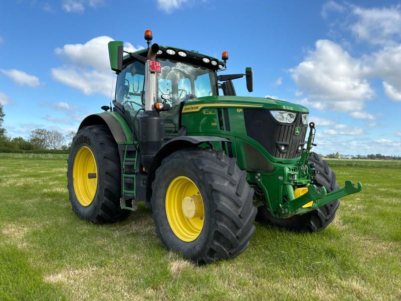 2022 John Deere 6R230 Ackerschlepper mit Allradantrieb