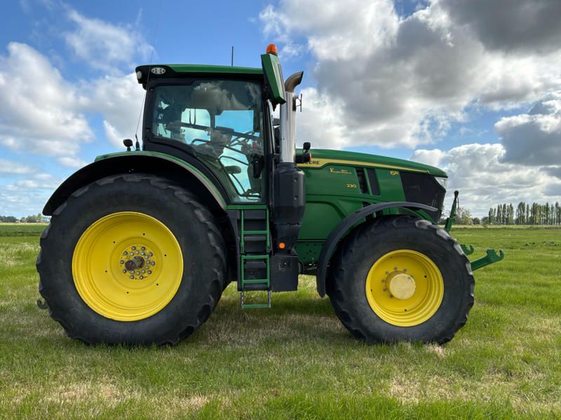 2022 John Deere 6R230 Ackerschlepper mit Allradantrieb