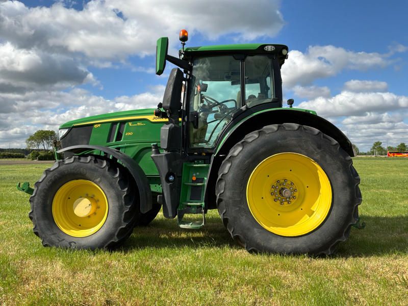2022 John Deere 6R230 Ackerschlepper mit Allradantrieb