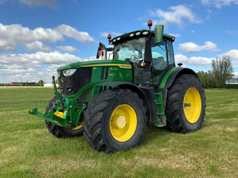 2022 John Deere 6R230 Ackerschlepper mit Allradantrieb