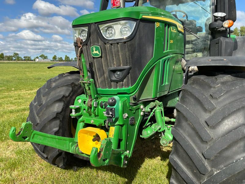 2022 John Deere 6R230 Ackerschlepper mit Allradantrieb