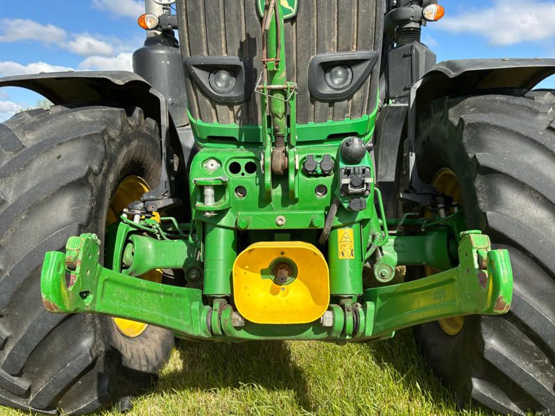 2022 John Deere 6R230 Ackerschlepper mit Allradantrieb
